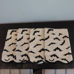 Cynthia Rowley Linen Scalloped Edge Bat Napkins (NWOT)